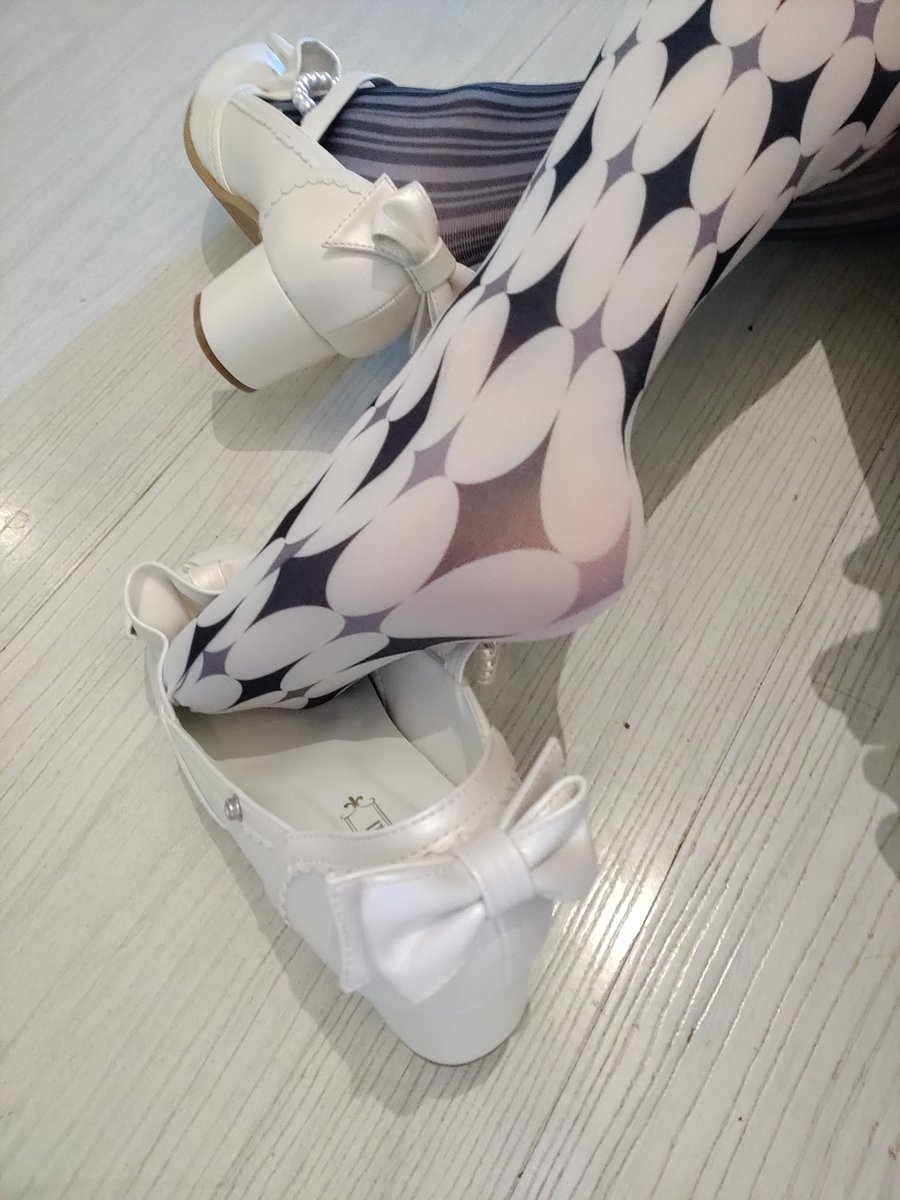 可以射满我的Lo鞋嘛？
#白丝  #射鞋 #打胶 #lo鞋