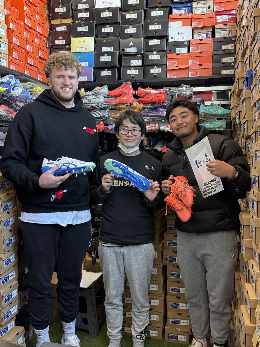 東芝ラガーマンが来店しました。 202cmの人来た。 スパイク32cm やん