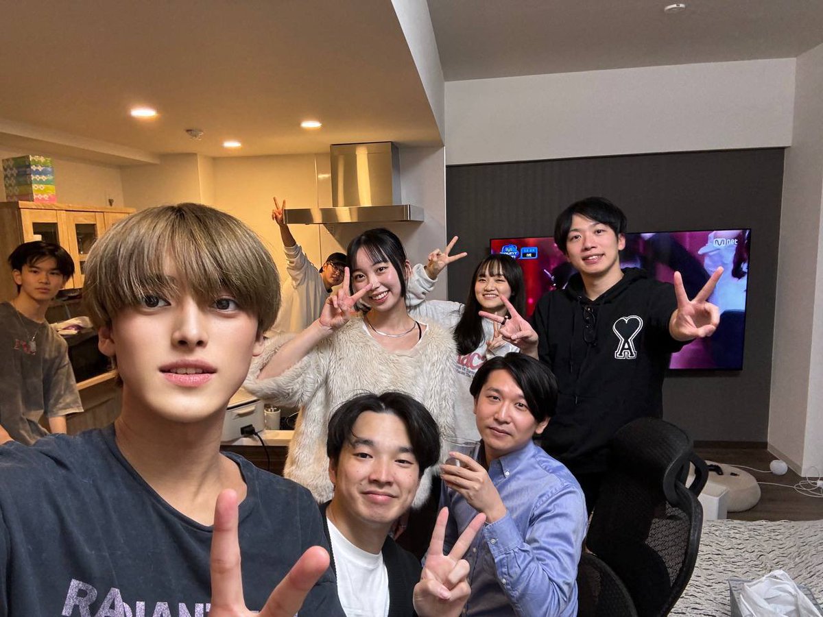 kotaozawa's tweet photo. ウォース旧オフィスにお邪魔して新年会！

@ta1suke お邪魔してます！

元々cryptogamesでgameroomプロデューサーのれいやくんも　@R_Bit_coin 

週1のロックオン @lan_masa_kubota https://t.co/VFadx9Whx6