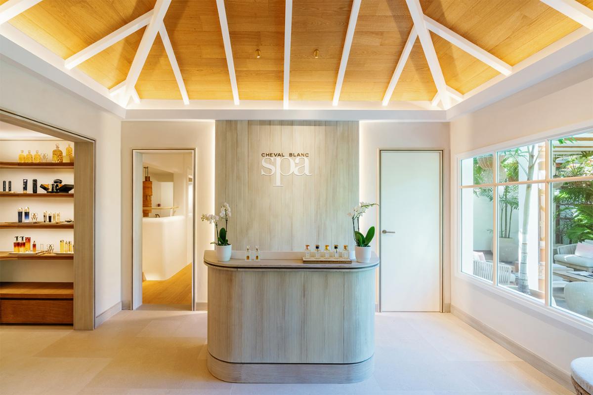 A New Level of Luxury at Cheval Blanc Spa, St. Barth! 
Our MO1 Evo series spa beds are now part of the exquisite treatment rooms at the Cheval Blanc Spa by Guerlain, nestled in the breathtaking beauty on the island of St. Barth's in the Caribbean Sea 📷
 gharieni.com/mo1-evo/