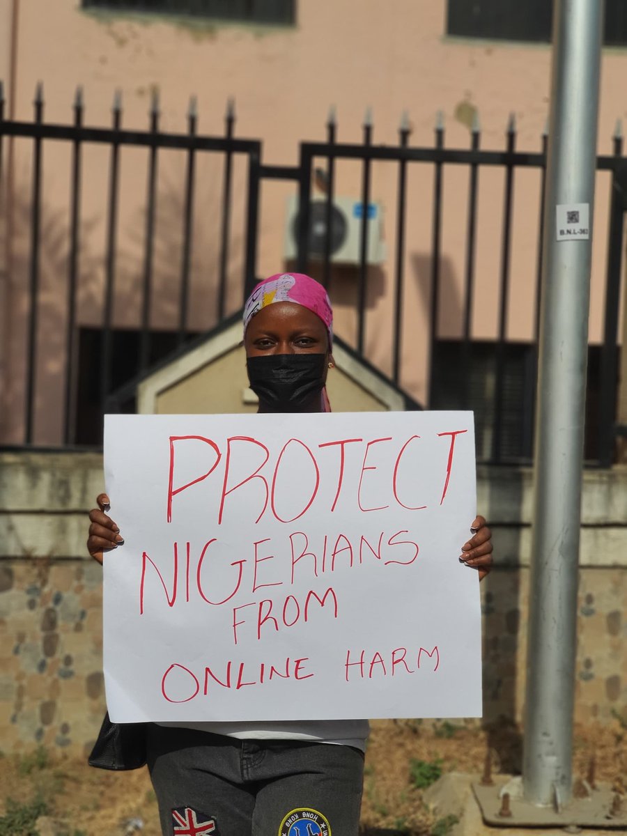 Khiekhie04's tweet photo. "Taking it to the streets! Big corporations dismantling fact-checking? Not on our watch. Lives, democracy, and the truth are at stake—time for stronger regulations to protect us all!
#FWDWithFacts
#TruthOverProfits #AccountabilityNow #FightMisinformation https://t.co/okOgWs2dQr