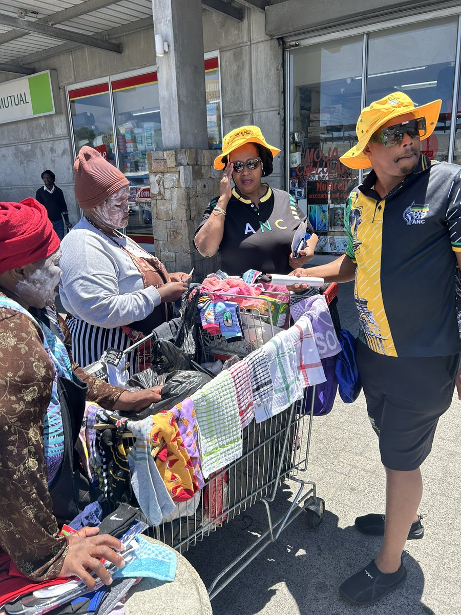ANCParliament's tweet photo. ANC NEC Member, Cde Lungi Mnganga-Gcabashe, leads a blitz at Gugulethu Square as part of the build-up to the ANC 113th anniversary where ANC President, Cde Cyril Ramaphosa will deliver the January 8 statement on Saturday, 11 January 2025.  

#ANC113
#ANCJan08
#ANCJan08statement https://t.co/ceot1kaE9J