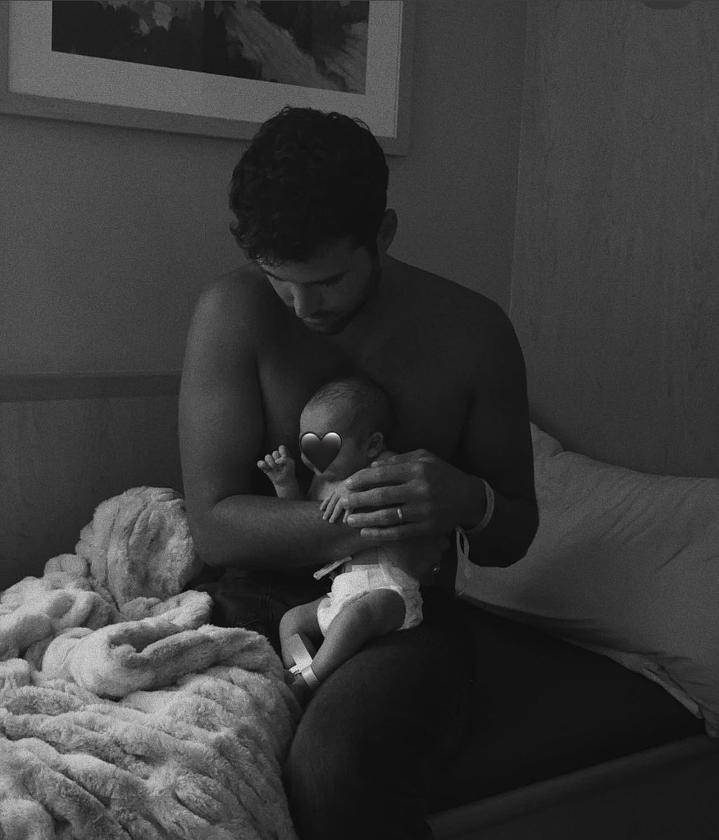 [09.01.25] now hush little baby, don't you cry, everything's gonna be alright… 
welcome to our little Alice 🖤