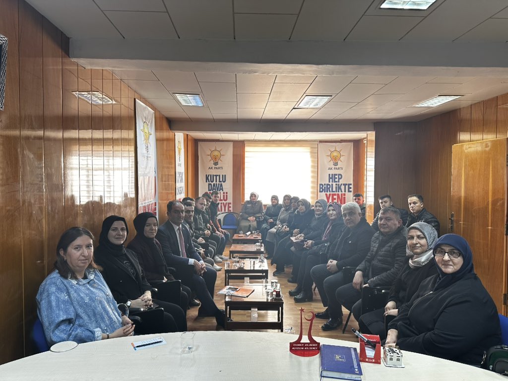 SemihaEkinci58's tweet photo. KÜTAHYA-HISARCIK 
11 Ocak 2025 günü gerçekleştirilecek olan Kütahya 8. Olağan kongremiz için Hisarcık teşkilatımız ile yapılan çalışmaları istişare ettik. İlçe Başkanımız Abdullah Akbulut ve ekibine başarılar dilerim. https://t.co/EQcEaJd3wA