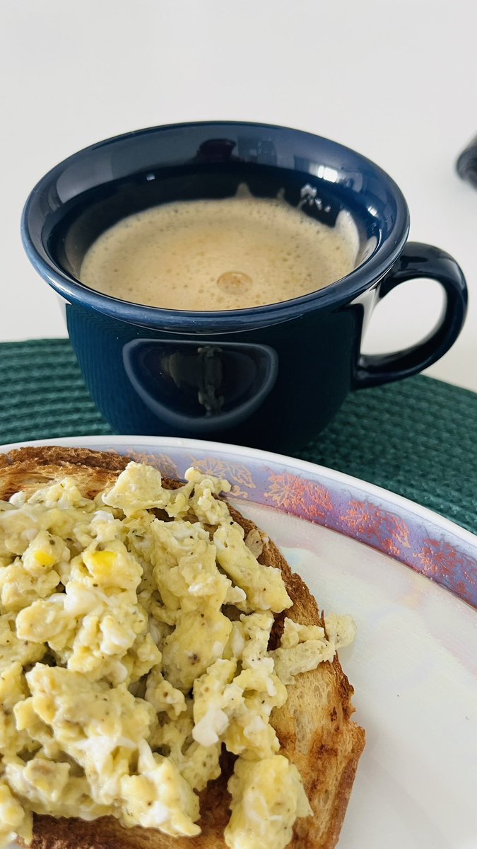 danideabreu's tweet photo. Último cafezinho das férias https://t.co/QxOn1bpaF7