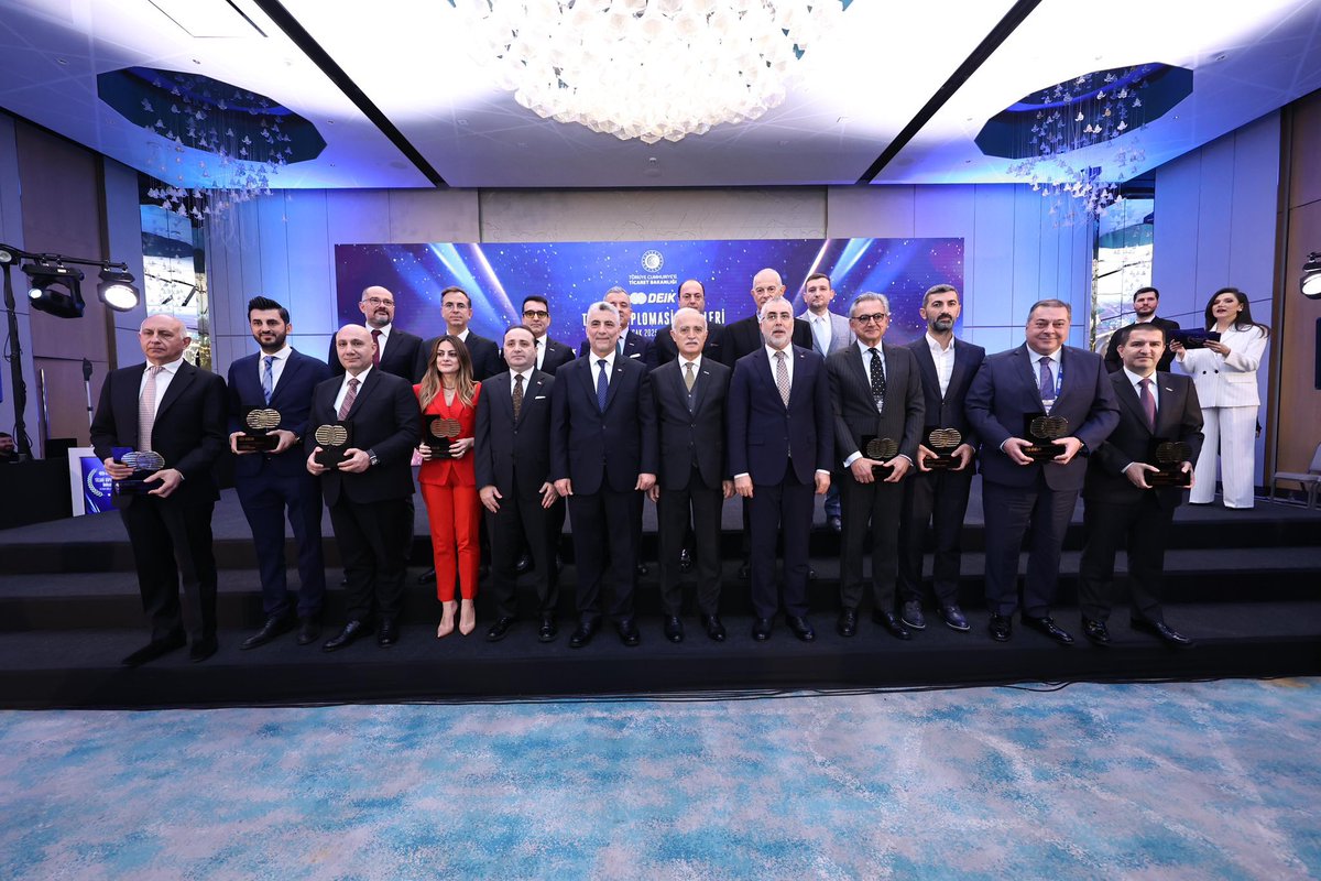 Serdar YILDIZGORER (@serdarygorer) on Twitter photo .<a href="/deikiletisim/">Dış Ekonomik İlişkiler Kurulu - DEİK</a> İş Konseyleri 2024 Olağan Mali Genel Kurul programına katılım sagladık. Mali Genel Kurul sonrası Ticari Diplomasi Ödülleri programını Ticaret Bakanımız Sn <a href="/omerbolatTR/">Prof. Dr. Ömer Bolat</a> katılımı ile gerçekleştirdik.
#ticaridiplomasi
<a href="/halitacar/">Halit Acar</a> <a href="/vedaterg/">Vedat Ergünbaş</a> <a href="/NailOlpak/">Nail Olpak</a> .<a href="/deikiletisim/">Dış Ekonomik İlişkiler Kurulu - DEİK</a> İş Konseyleri 2024 Olağan Mali Genel Kurul programına katılım sagladık. Mali Genel Kurul sonrası Ticari Diplomasi Ödülleri programını Ticaret Bakanımız Sn <a href="/omerbolatTR/">Prof. Dr. Ömer Bolat</a> katılımı ile gerçekleştirdik.
#ticaridiplomasi
<a href="/halitacar/">Halit Acar</a> <a href="/vedaterg/">Vedat Ergünbaş</a> <a href="/NailOlpak/">Nail Olpak</a>