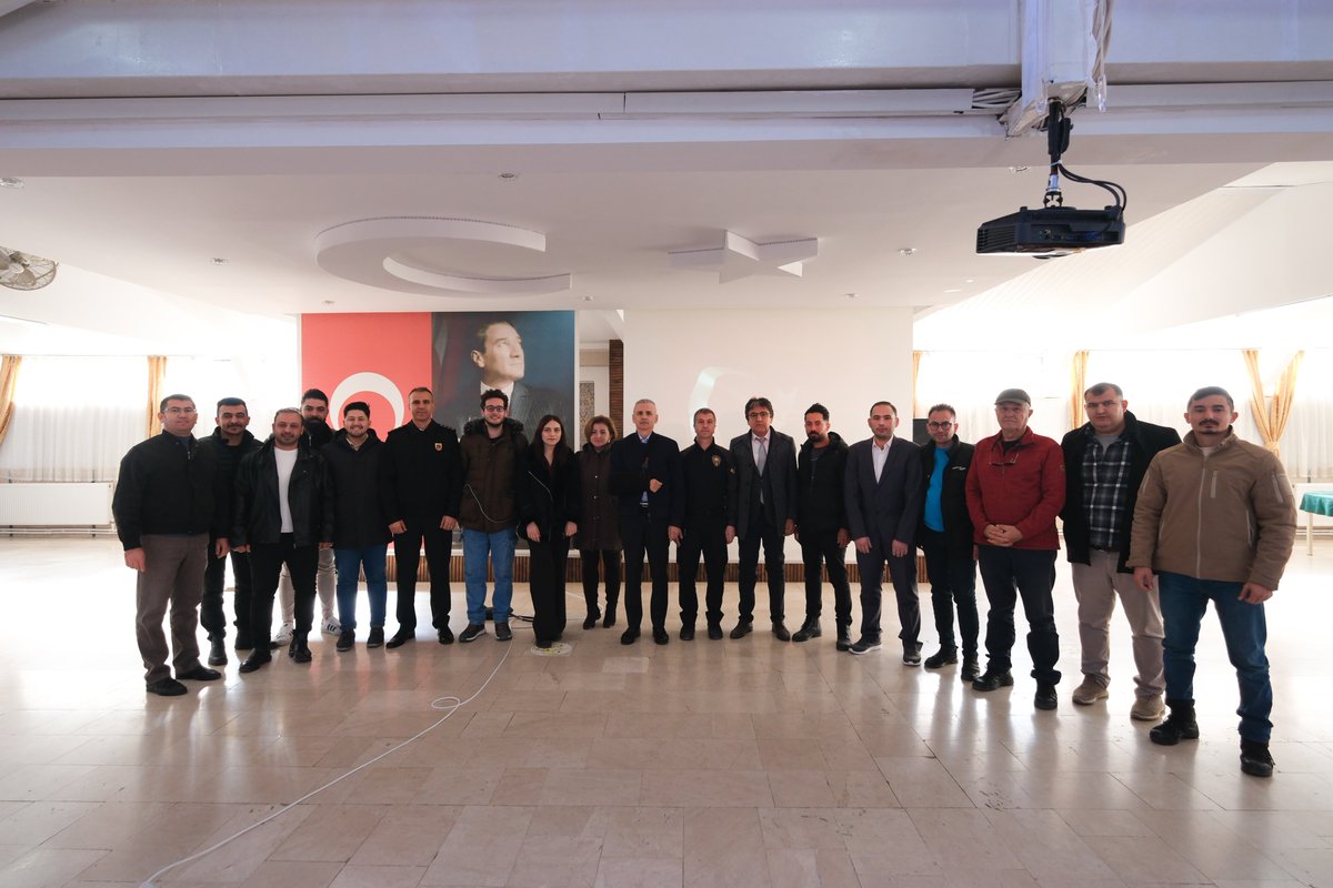 KaramanValiligi's tweet photo. 🔹Valimiz Sayın Mehmet Fatih Çiçekli, “10 Ocak Çalışan Gazeteciler Günü” vesilesiyle ilimizde görev yapan yerel ve ulusal basın temsilcileriyle ile bir araya geldi. https://t.co/IviF1KC6V8