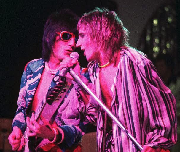 ronniewood's tweet photo. Happy 80th birthday @rodstewart!  My lifelong pal is having a big birthday today! Please join me in wishing him a wonderful day 😎❤️ https://t.co/juBGKMjKhk