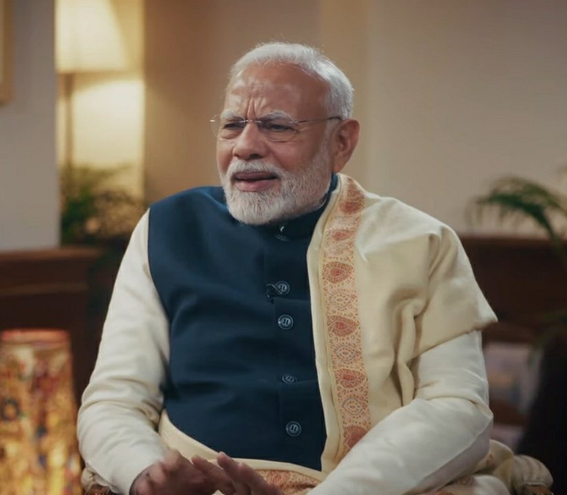 प्रधानमंत्री मोदी जी का पहला पॉडकास्ट इंटरव्यू.

Nikhil Kamath : आप अपने बचपन को याद करें, जब आप छोटे थे आप अच्छे स्टूडेंट थे.

Prime Minister : मैं एक सामान्य स्टूडेंट था. मुझ में कोई ऐसी खास बात नही थी कि मुझे कोई नोटिस करे.

मित्रों, सामान्य परिवार से थे और सामान्य स्टूडेंट