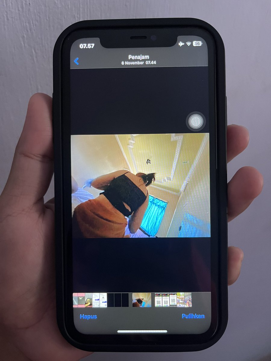 Ya Tuhan, hingga detik ini keinget diselingkuhin sampe ketauan ngewe sakit dan trauma banget padahal udah 2 bulan yang lalu.