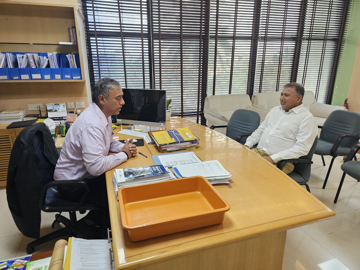 MandothPrakash's tweet photo. Today Met @MDNammaMetro Discussed About Reports In News Papers &amp; In Social Media About Upto 45% Fare Hike Suggestd By Fare Fixation Committe BMRCL, @OfficialBMRCL @CMofKarnataka @DKShivakumar @chiefsecy_gok @ever_pessimist @DeccanHerald @TOIBengaluru @THBengaluru @IEBengaluru 1/2 https://t.co/qmPA4TIsKH