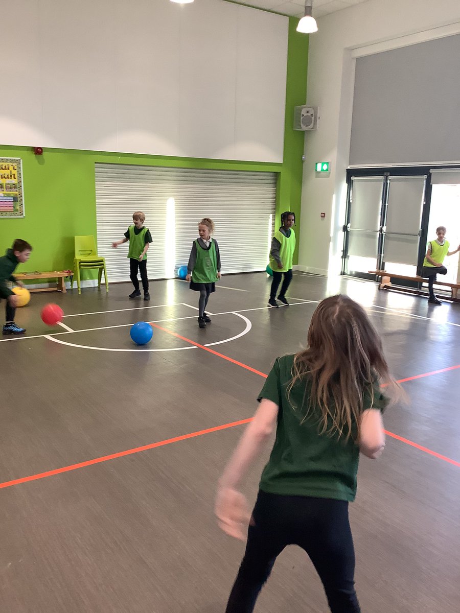 LapwingsHFS's tweet photo. We used our brilliant team skills in PE today to keep moving and stay active! https://t.co/vq5OemJggb