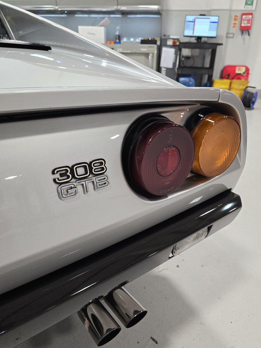 We've had a great mix of #Ferrari's in our workshop this week. It's always a pleasure to see this truly magnificent 812 Competizione and to also see a range of classical Ferrari's from throughout the brands prestigious history. 

#Ferrari #FerrariAftersales #CarrsFerrari