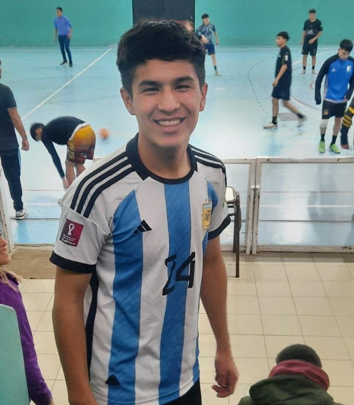 El caso del joven al que le detectaron leucemia en pleno viaje de egresados y el emotivo gesto de Travel Rock, que decidió apadrinarlo para que pueda estudiar para chef. 
La historia completa de Ezequiel en qrcd.org/7pXI