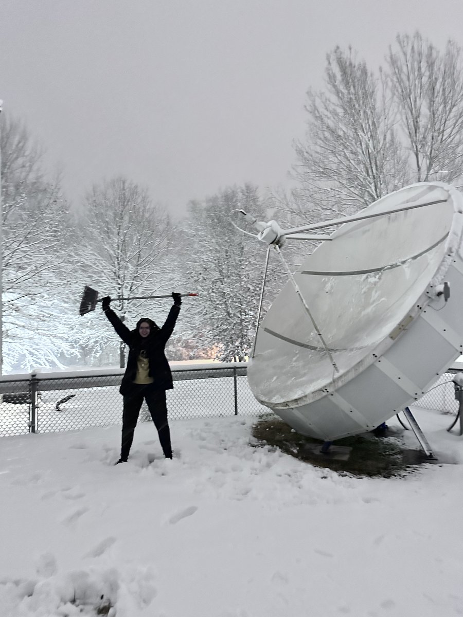 NWSMemphis's tweet photo. When headquarters calls asking why your satellite is being interrupted... ❄️#MEHOYMINOY https://t.co/KLiHr9vGmG