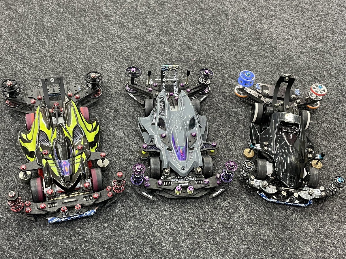 そうか！
最近X上で片軸よく見かけるのはステチャレ絡みか！
皆VZしようぜ\( ¨̮ )/w

 #ミニ四駆  #VZシャーシ