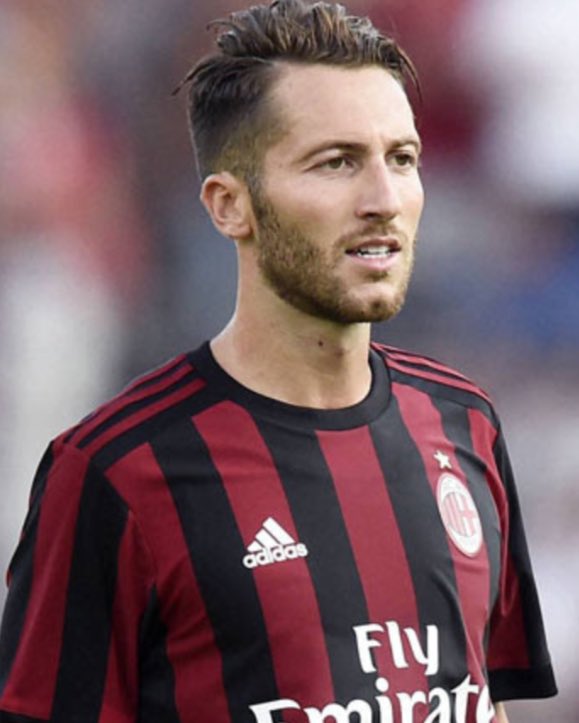 MemoriesMilan's tweet photo. Il paragone che mi viene in mente per #Frattesi e’ #Bertolacci:
Entrambi esplodono in provincia ma non mantengono le promesse a Milano.
Bertolacci, va detto, molto sfortunato per gli infortuni.
(Ma Frattesi e’ stato pagato il doppio…) 👋 https://t.co/QlR4SuyN7f