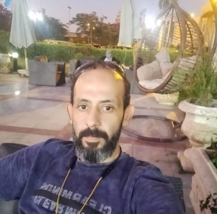 لا العقل و لا القلب قادر يستوعب و مش مصدق اصلا اللى حصل
انتو مش فاهمين حاجه و الله ما حد فاهم حاجه
عمرو ده مش هتقابل زيه مرتين فى حياتك
ع نضافه قلبه و جدعنته و اخلاقه 
وداعا يا عمرو انتم السابقون و نحن اللاحقون بأذن لله 
هشوفك ع خير
