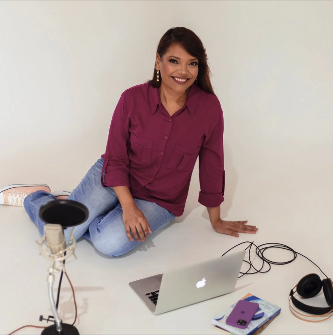 NyrlenePamplona's tweet image. A chave pra conquistar o coração dos seus clientes, seja no físico ou digital, vender e criar conexões é por meio da voz profissional e humanizada. Alcance resultados que nem imagina. Quero ser a voz do seu sucesso 🏆
#voz #mktdigital #locutora #narradora #locutor #narrador