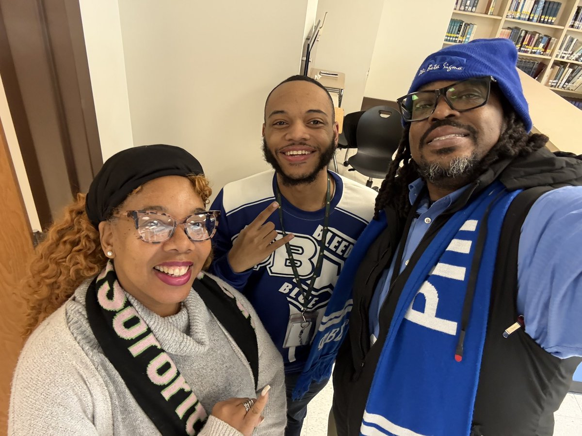 Happy Founders’ to the men of Phi Beta Sigma Fraternity Inc. Special shout out out my JHS colleagues,Mr Blackwell-Principal Intern,Mr. Fries-EC Teacher, Mr. Harris-Durham Tech Liaison. Loved seeing their energy as they hugged before the photo. I love to see men uplift men🩷💚💙🤍