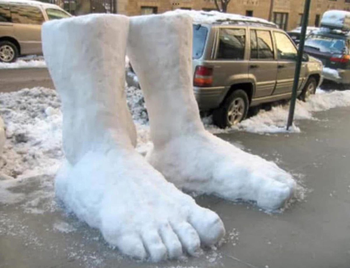 Lord_Sugar's tweet photo. Cold feet https://t.co/HhHr7KDfru