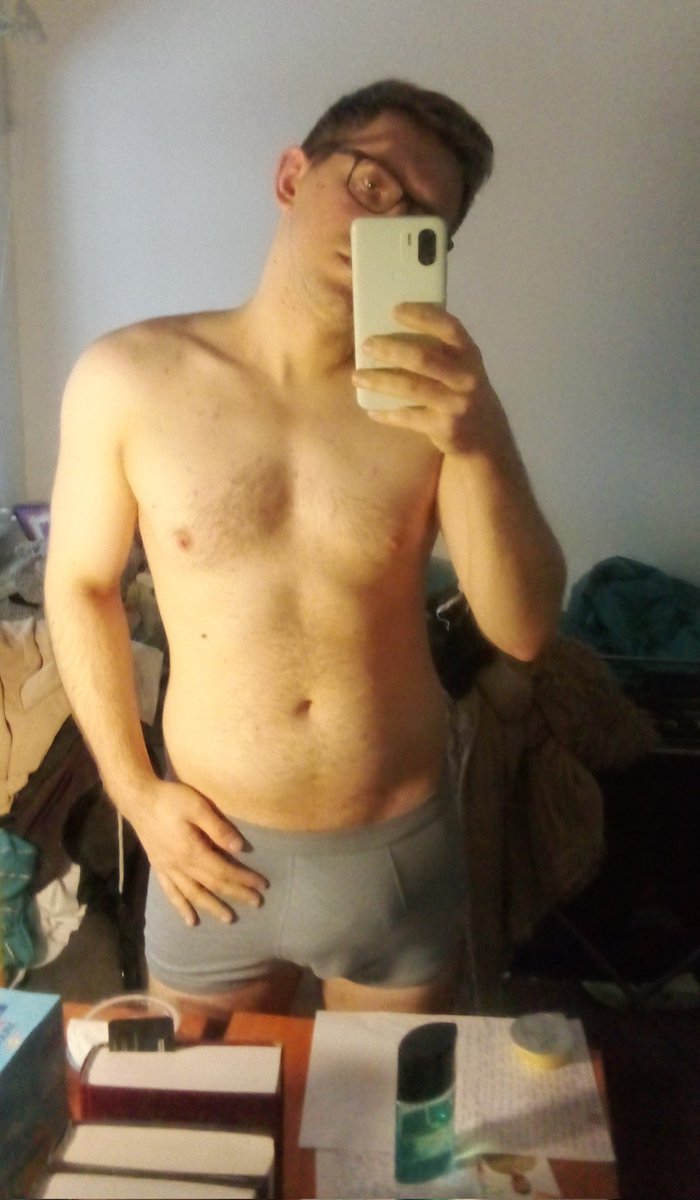 Незаправленная кровать и невтянутый живот. Достойно ли это быть здесь?🙃