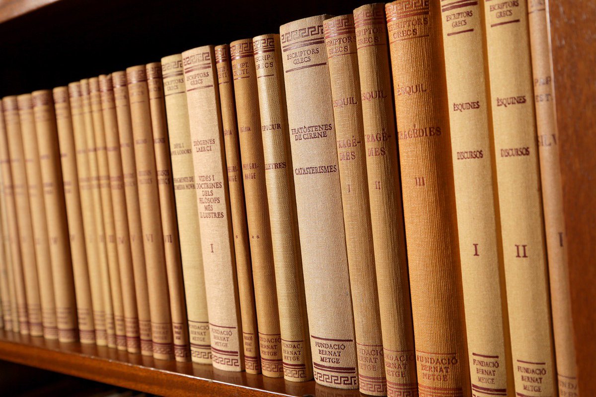 Els clàssics grecs i llatins són la pedra angular de la nostra cultura: obres que exploren els grans temes humans, de la vida a la mort, de l’amor a la guerra, de la llibertat al destí. Des de fa 101 anys, la Bernat Metge treballa per fer accessibles aquests clàssics en català.