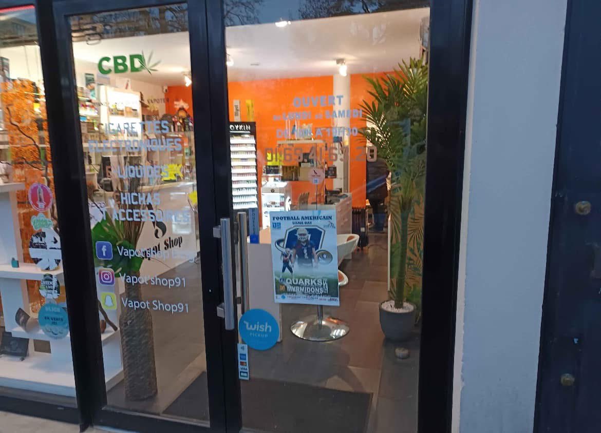 QuarksFootUs91's tweet photo. Demain samedi à 19h, notre team Senior ouvrira sa saison de D2 National à VILLEBON.

On a donc affiché notamment dans la ville de Longjumeau et dans la ville de Ville de Palaiseau

Merci à nos contrats de Service Civique, Fido et Alan, et à notre HC Ferdinand https://t.co/k8LuinwKYv