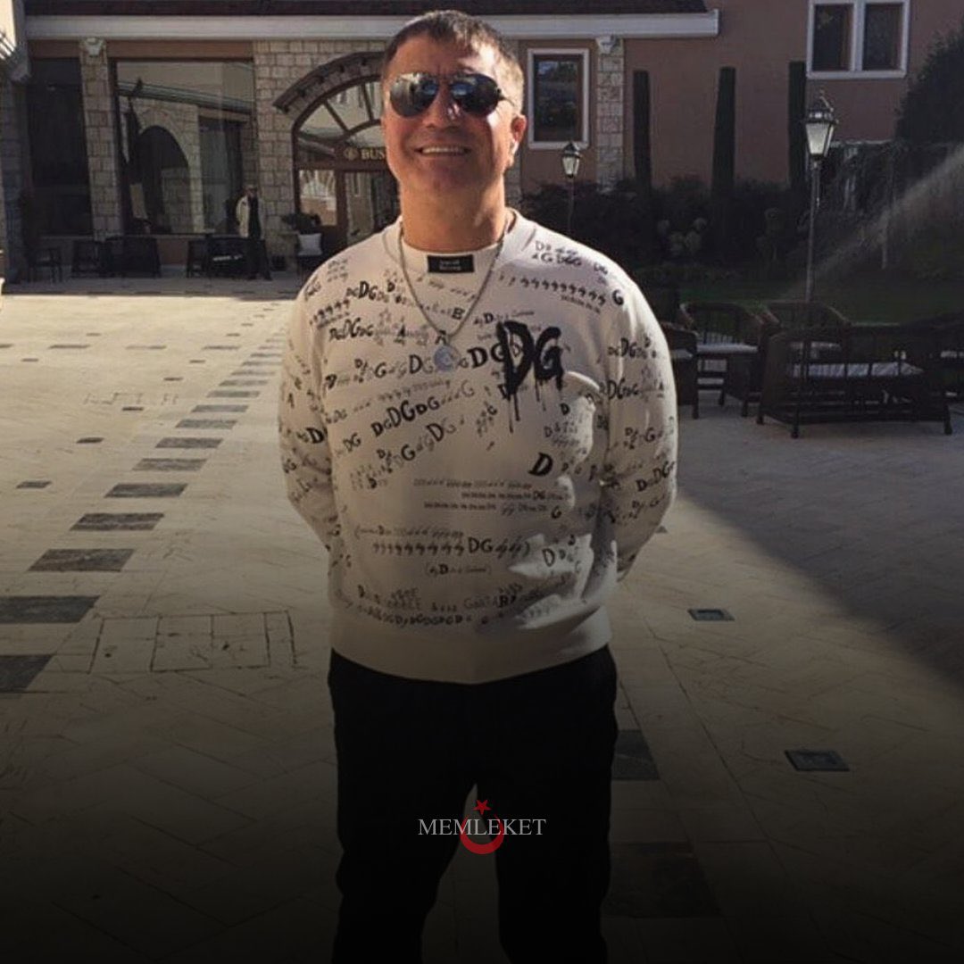 REİS SEDAT PEKER, görme engelli oğluna bakabilmek için ev maketleri satan 84 yaşındaki Parkinson hastası babanın yapmış olduğu maketi, 1.5 milyon ₺ karşılığında satın aldı.