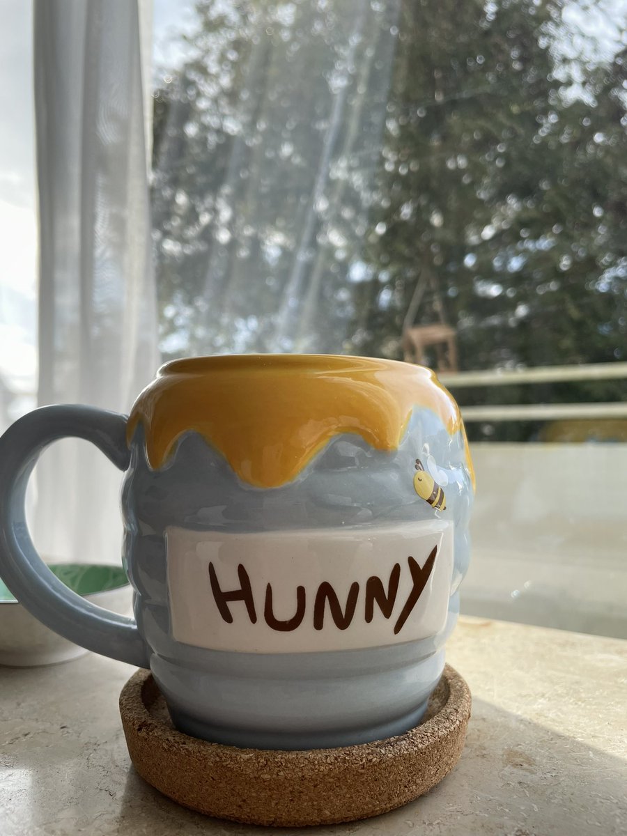 Achtung! Achtung! Die Sonne scheint nach drölfzig Tagen! 

Erstmal ein Teechen 🫖