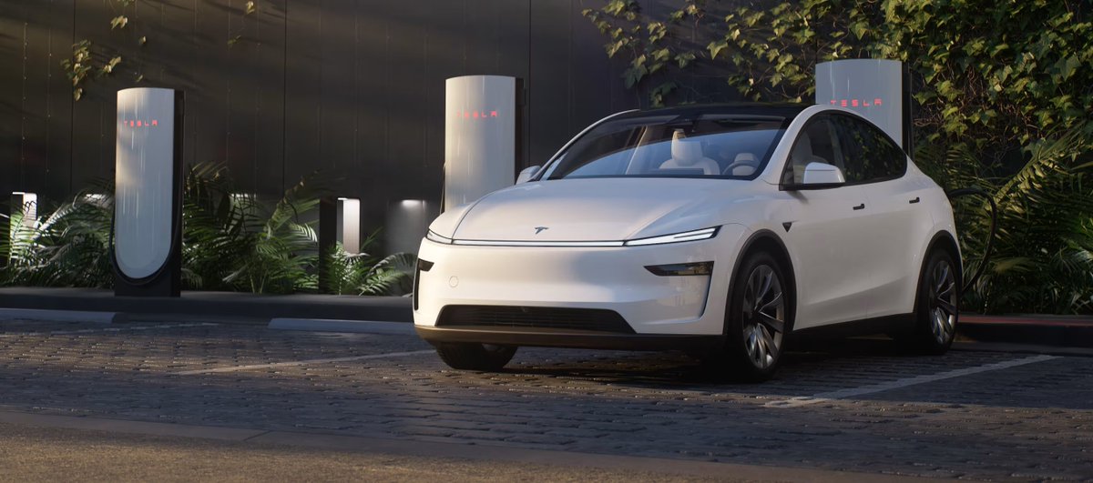 MKBHD's tweet image. Tesla's big Model Y refresh is here
- Redesign with headlight and tail light bar
- New suspension + wheels
- Power folding second row seats
-Larger 15.4-inch center display
- 8-inch rear display
- 250kw supercharging
How we feeling about the new look? 👀…
