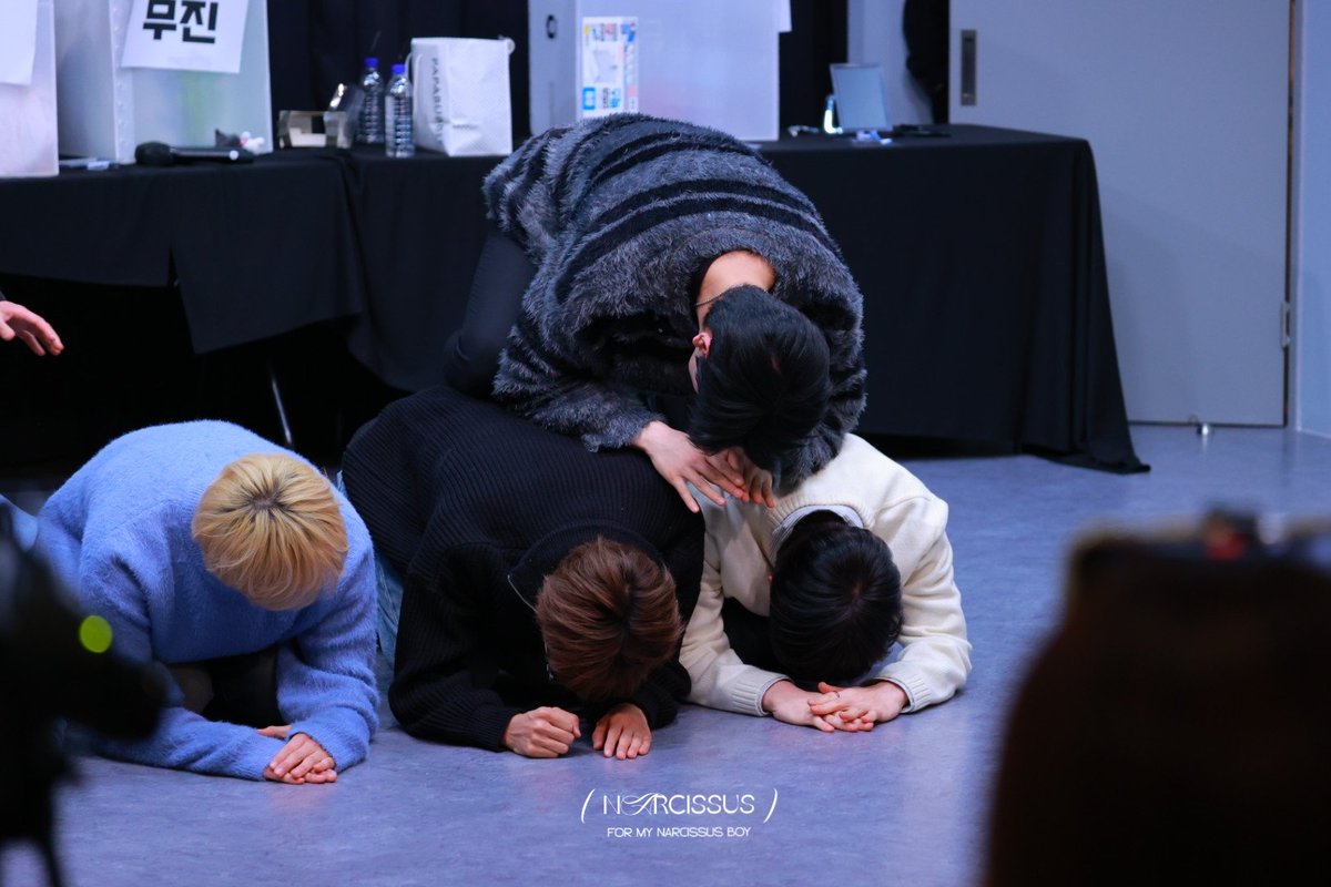 _Narcissus127's tweet photo. 250110 #한결 #HANGYUL
새해 배칠삼 많이 받으세요 
❤🩷🧡💛💚💙💜🤍 https://t.co/8PGbOOYI75
