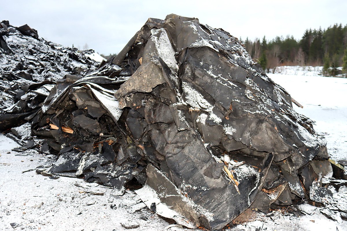 JoutsanSeutu's tweet image. Joutsan Seutu selvitti, ketkä olivat päättämässä Tarpaperin ja PyroBitin ympäristöluvista ja vakuuksista.
Lue lisää: joutsanseutu.fi #kattohuopa #pyrobit #tarpaper #leivonmäki #bitumenmix