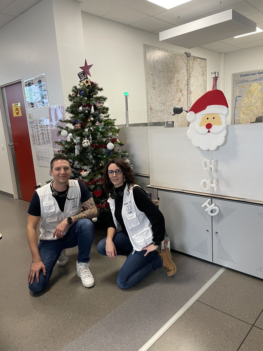 AFARM_SAMU's tweet photo. [ NOËL AU SAMU]

🎄🎁🎅🏼 Une escale au Samu  71  pour découvrir un beau sapin de noël 🎅🏼 🎁🎄

⛄️Merci à tous pour votre participation ⛄️

#regulationmedicale #urgences #AFARM #CRRA15 #appelsurgencessante #centre15 #Crra #noel2024 #fetesdenoel #samu https://t.co/o5geqb6ZHv
