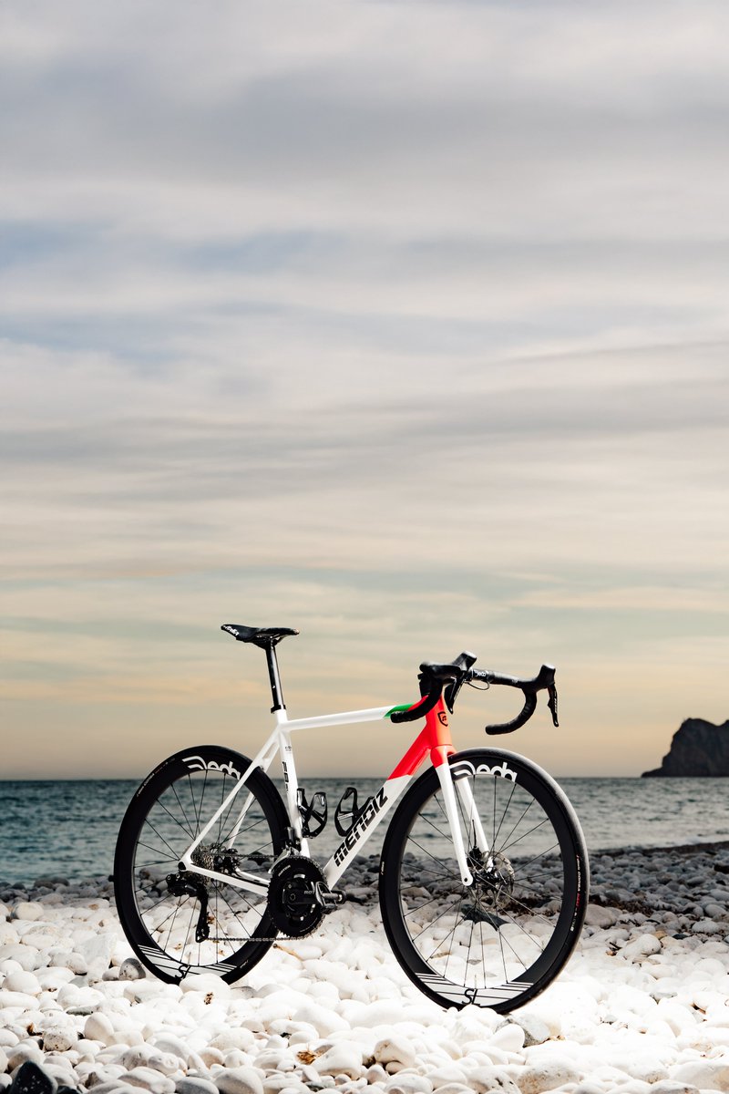 🤝 Euskadi Fundazioko txirrindulari taldeek eta Mendiz bizikleta enpresa elkarrekin arituko dira 2025ean, maila gorenean.

Arabako bizikleten marka historikoak Euskadi Fundazioak ordezkatzen duen proiektu bakarrari bere pasioa gehitzen dio.

📰 fundacioneuskadi.eus/eu/gaur-egun/e…