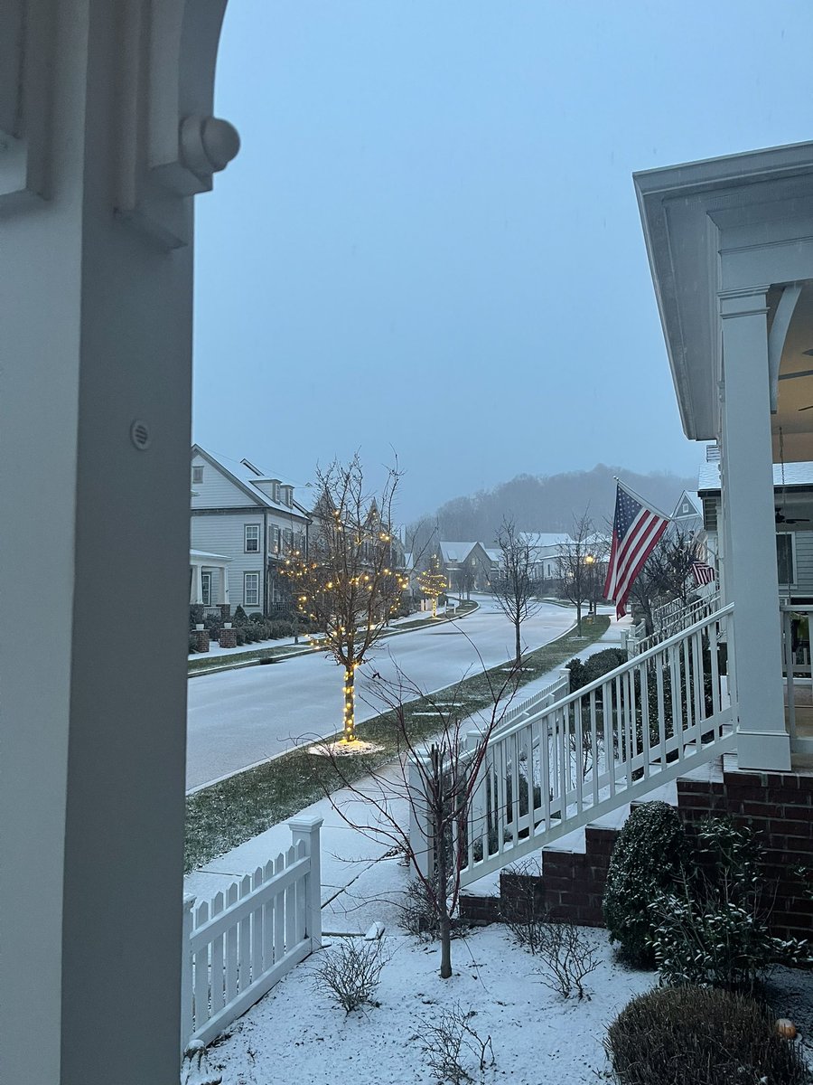 Investngolflady's tweet photo. @AiEdgeBetting @NashSevereWx Just getting started in West Franklin. https://t.co/QKxMmnUdcv