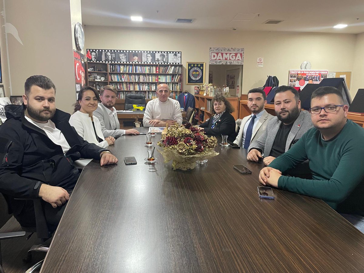 CHP Beylikdüzü İlçe Örgütü yöneticilerine 10 Ocak Çalışan Gazeteciler Günü sebebiyle gazetemize ziyaretleri için teşekkür ederiz..
<a href="/CHP_Beylikduzu/">CHP Beylikdüzü İlçe Başkanlığı</a> <a href="/hasanoglu_ekrem/">Ekrem Hacıhasanoğlu</a>