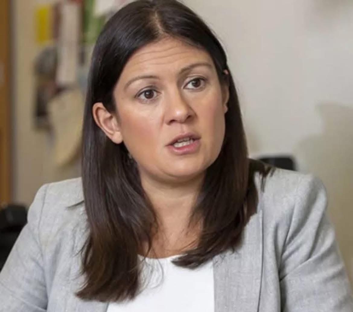 تازه. 
د انګلیستان د کلتور وزیرې تازه ویلې چې د ط.البانو له امله باید د افغانستان کرکټ زیانمن نه شي.🙏