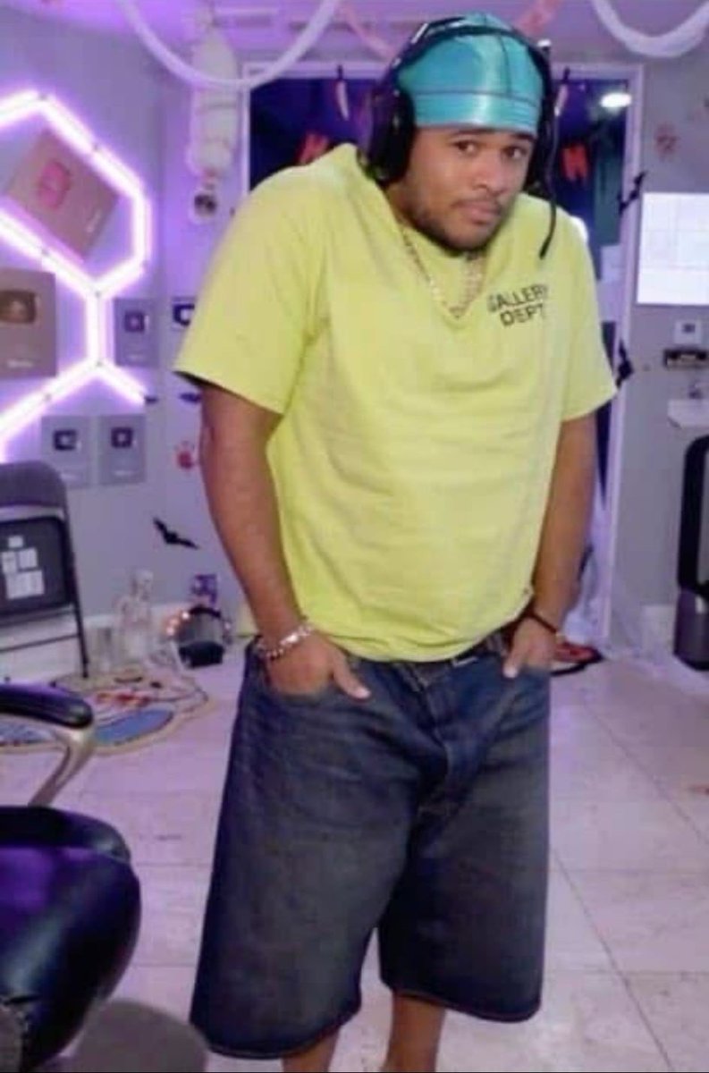 Whotfismick's tweet photo. me after hearing “you smell good” https://t.co/RgK8w7qYtn