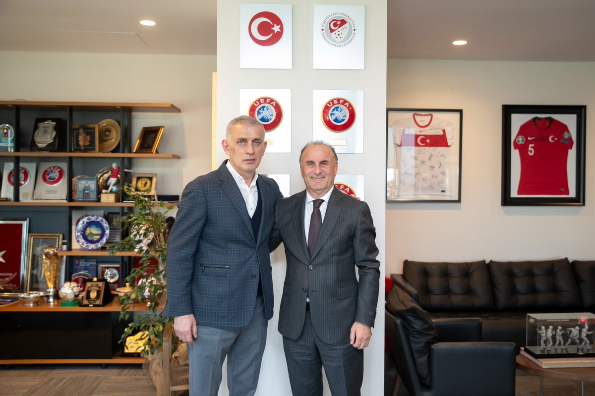 Türkiye Amatör Spor Kulüpleri Konfederasyonu (TASKK) Genel Başkanı Şener Aydın, Türkiye Futbol Federasyonu Başkanı İbrahim Ethem Hacıosmanoğlu'nu makamında ziyaret etti.

👉 tff.org/default.aspx?p…