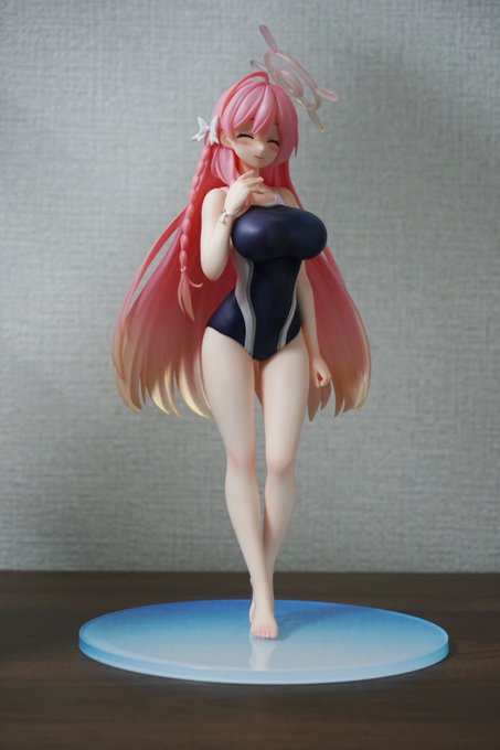 予約時からずっと組み替えられる動体がセットなのかと勘違いし続けていたんだけど、「2人」います。 