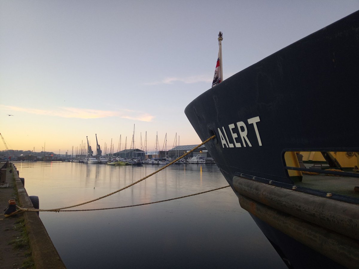A frosty morning for the crew of THV Alert. Commander Tristan snapped our rapid intervention vessel sitting in iced over Ipswich waters this crisp winter day.
Stay warm folks!
#THVAlert #ipswichsuffolk