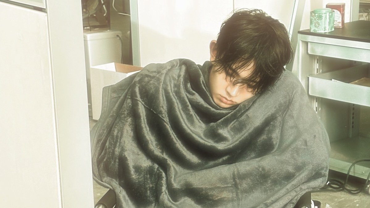 PR0DHEE's tweet image. heeseung in film 🎞️