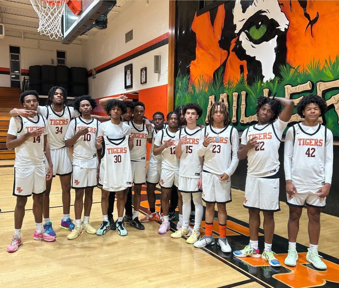 South View High Men’s Basketball (@svtigersbball) on Twitter photo Congratulations Antrell <a href="/15ideass/">Antrell Gilmore</a> Gilmore on eclipsing 1k pts with us in a 62-39 ein over Pernell Swett.
(SR) Gilmore finished with 24 pts 11 rbd 4 asst and 4 stls
6’11 (JR) Jakari Jordan had 6 pts 12 rbds and 7 blck
(SR) Yabniel <a href="/Yabcc5/">Yabniel Cheveres</a> Cheveres had 5pts 4asst and 6 stls Congratulations Antrell <a href="/15ideass/">Antrell Gilmore</a> Gilmore on eclipsing 1k pts with us in a 62-39 ein over Pernell Swett.
(SR) Gilmore finished with 24 pts 11 rbd 4 asst and 4 stls
6’11 (JR) Jakari Jordan had 6 pts 12 rbds and 7 blck
(SR) Yabniel <a href="/Yabcc5/">Yabniel Cheveres</a> Cheveres had 5pts 4asst and 6 stls