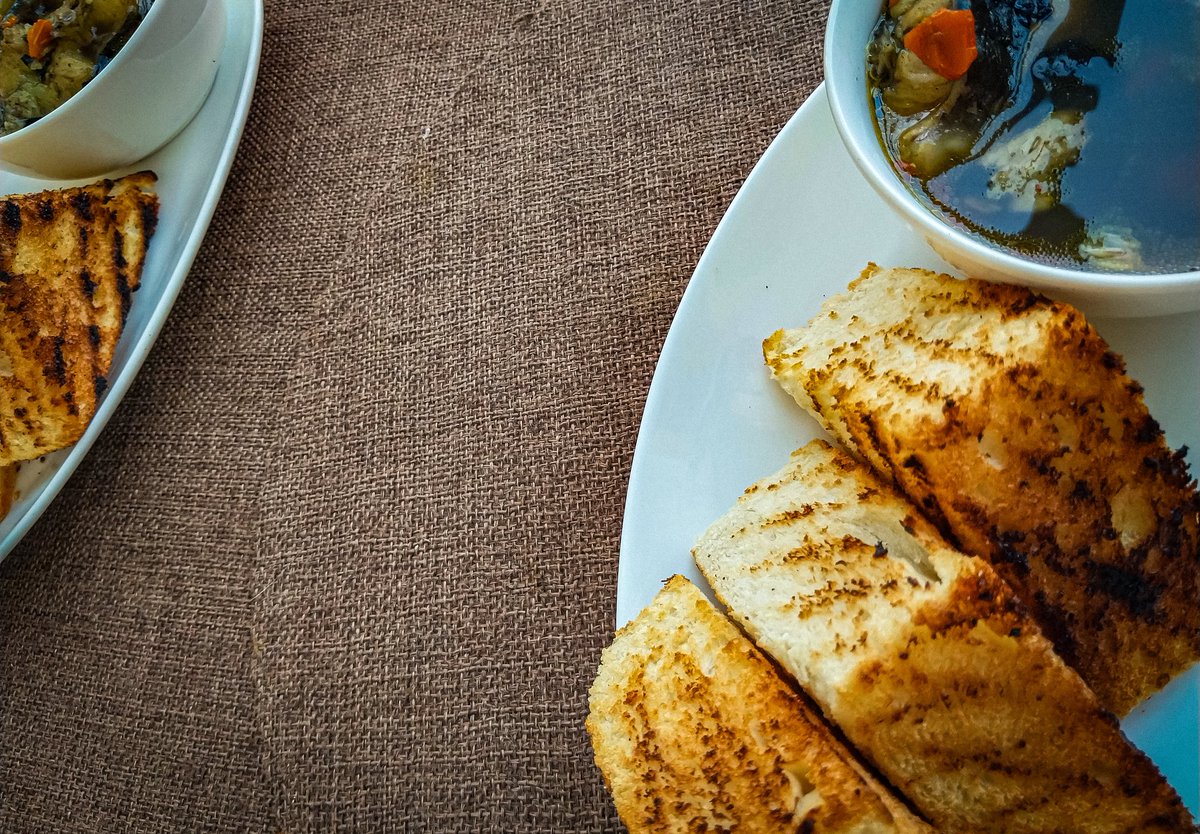 Perfektos20's tweet photo. FOOD AFTERNOON 🌄, MY NEIGHBOURS. IT'S FOODIE FRIDAY 😋. Pre Pan-roasted Catfish Pepper-soup and Toast Bread. 

LUNCH IS SERVED!!! https://t.co/Vwz3vXTcQa