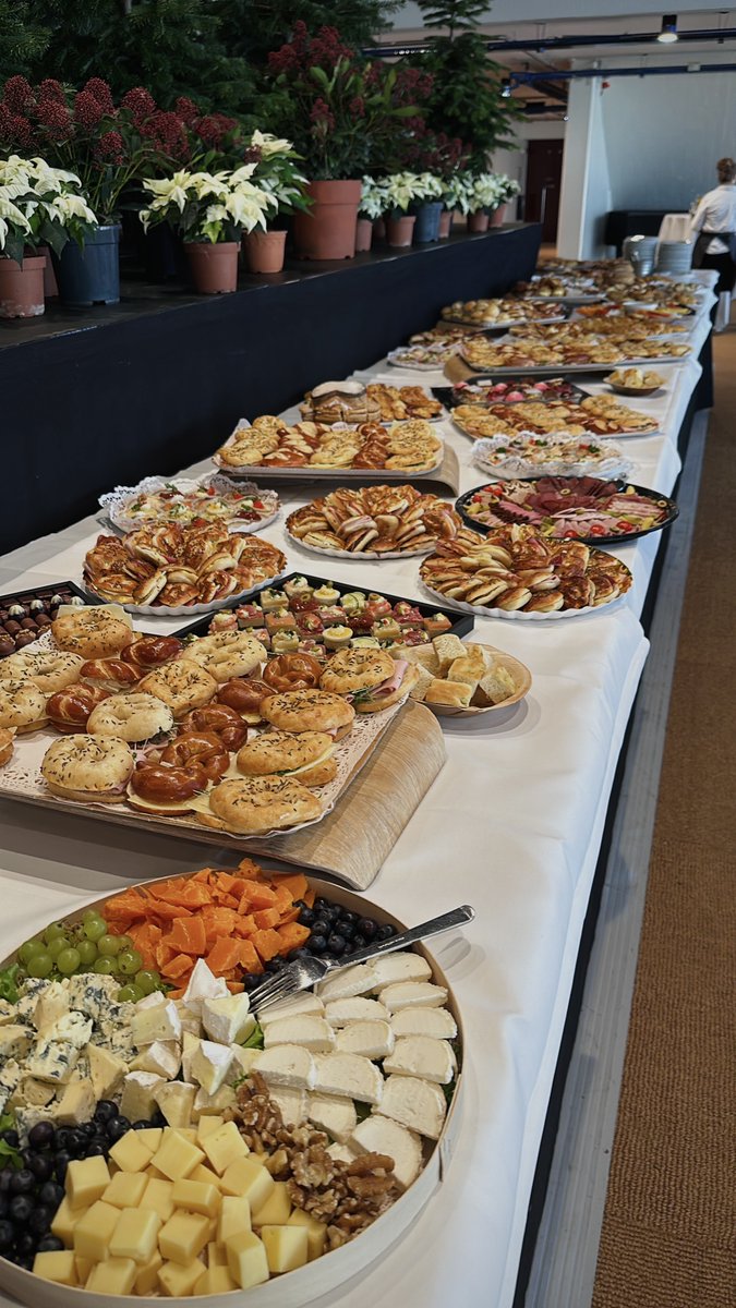 Erfolgreicher Start ins neue Jahr! 🎉 

Beim Neujahrsempfang des Gewerbeverbands im Theater Basel haben wir auf die Erfolge 2024 zurückgeschaut &amp; den Blick auf die Zukunft des Basler Gewerbes gerichtet. Danke an alle Gäste und Partner!🌟

Mehr: lmy.de/pWuWS