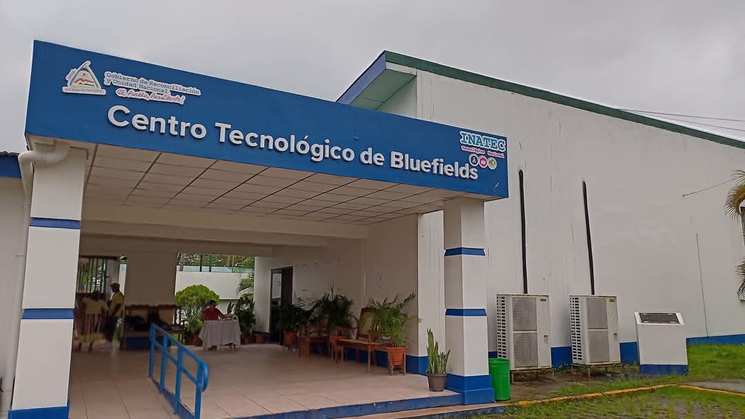 El 10 de enero de 2007 tomaba posesión de la Presidencia de la República el comandante Daniel Ortega, luego del triunfo electoral respaldado por la amplia mayoría de los nicaragüenses. 
#Orgullosos18PuebloPresidente 
#Nicaragua  #PLOMO19