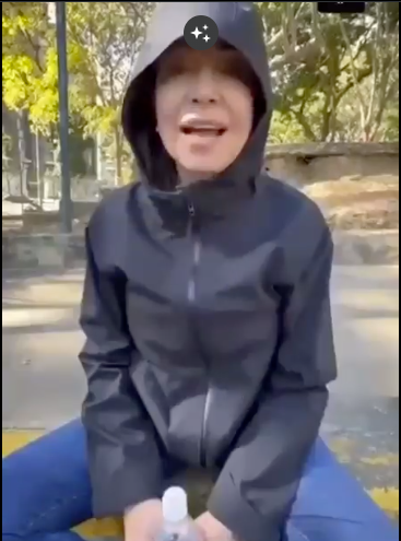 El país tiene que terminar de enrumbarse, no puede el gobierno seguir perdiendo energía, tiempo ni recursos, en una psicópata que pudiera llevar a Venezuela a una guerra civil! Tiene que acabarse la mamadera de gallo, ponerse serio y aplicar todo el peso de la ley a María Corina