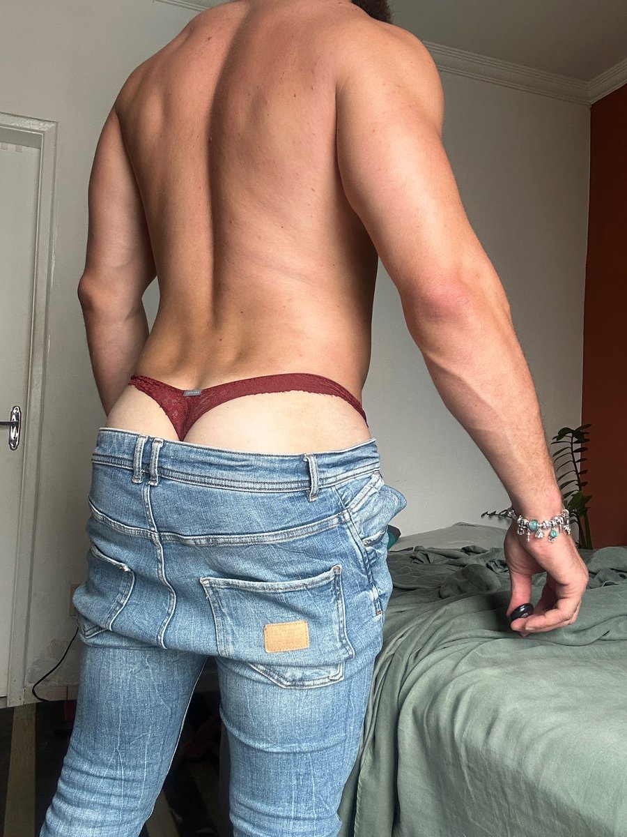 Quem ae vai p rua de calcinha/thong/jock? Kda dia que passa tenho mais tesão em ver macho usando isso!
🍆🍑