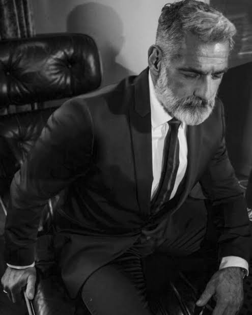 𝑃𝑒𝑟𝑠𝑒́𝑓𝑜𝑛𝑒 - AU Young - tweet media